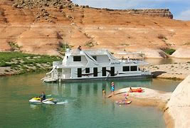houseboat on Lake Powell picture